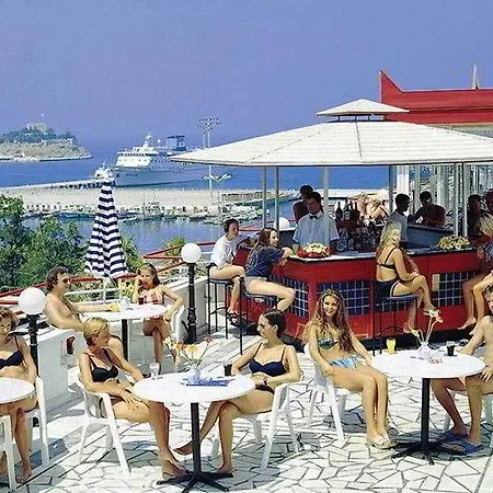 فندق Surtel 3*