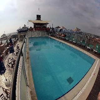 ホテル Surtel クシャダス